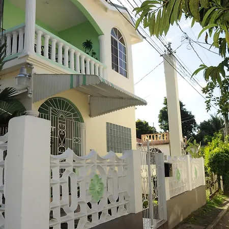 Aileen Palm Cove Ja-3